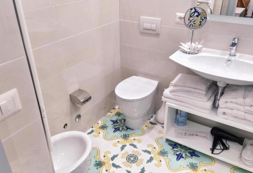 اتاق لوکس با بالکن, B&b La Stazione