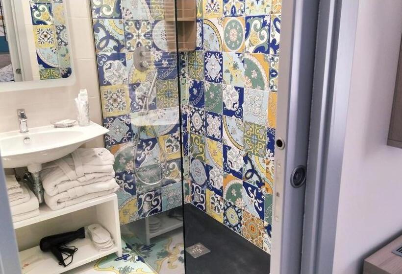 اتاق لوکس با بالکن, B&b La Stazione