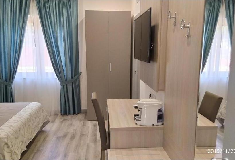 اتاق لوکس چهار تخته, B&b La Stazione
