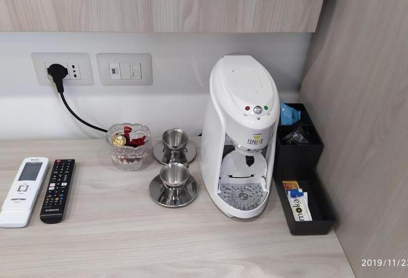 اتاق لوکس چهار تخته, B&b La Stazione