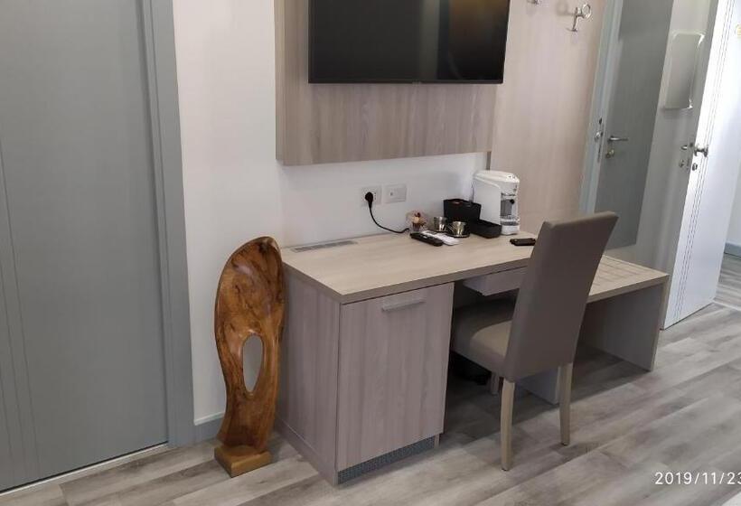 اتاق لوکس چهار تخته, B&b La Stazione