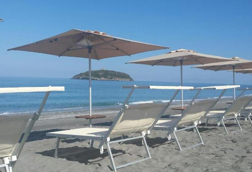 اتاق لوکس چهار تخته, B&b La Stazione