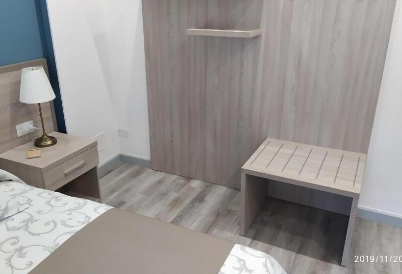 اتاق لوکس با بالکن, B&b La Stazione