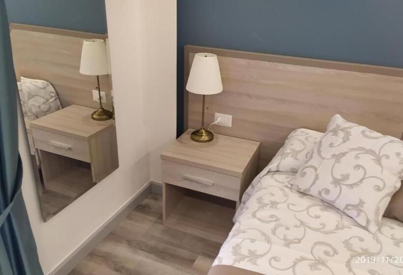 اتاق لوکس با بالکن, B&b La Stazione