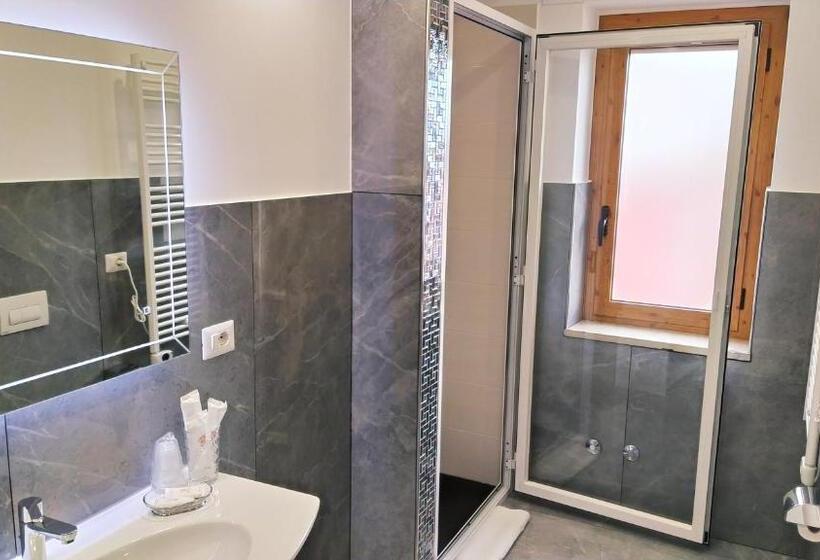اتاق لوکس با چشم‌انداز دریا, B&b La Stazione