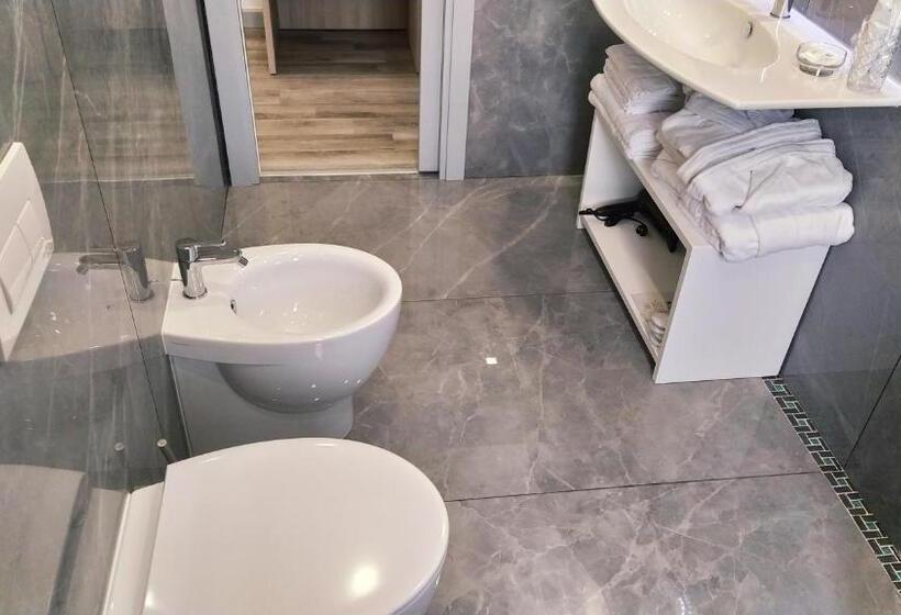 اتاق لوکس با چشم‌انداز دریا, B&b La Stazione