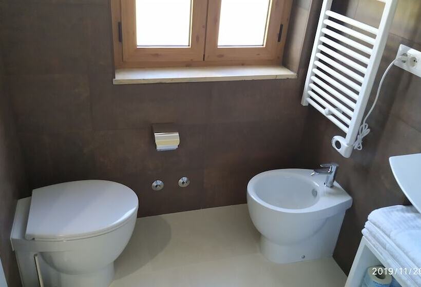 اتاق لوکس چهار تخته, B&b La Stazione