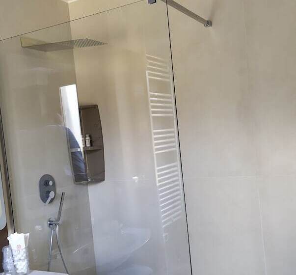 اتاق لوکس چهار تخته, B&b La Stazione