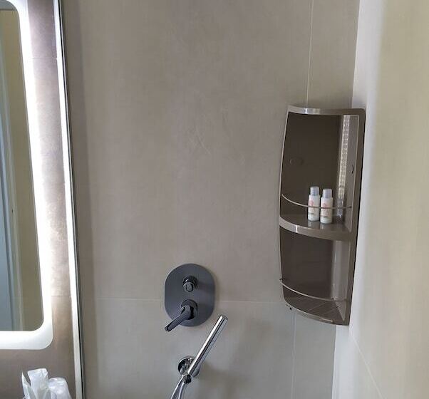اتاق لوکس چهار تخته, B&b La Stazione