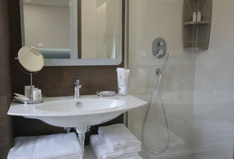 اتاق لوکس چهار تخته, B&b La Stazione
