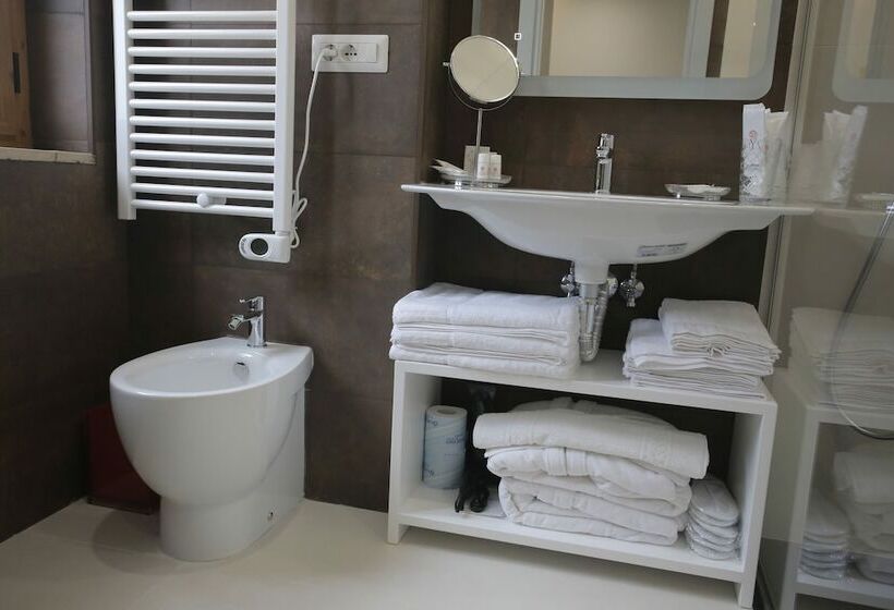 اتاق لوکس چهار تخته, B&b La Stazione
