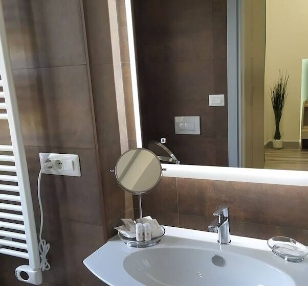 اتاق لوکس چهار تخته, B&b La Stazione