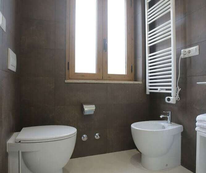 اتاق لوکس چهار تخته, B&b La Stazione