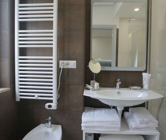 اتاق لوکس چهار تخته, B&b La Stazione