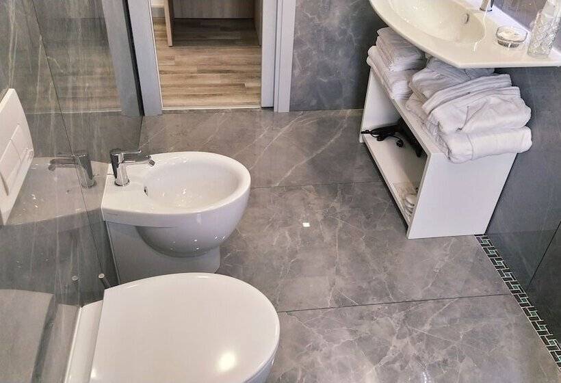 اتاق لوکس با چشم‌انداز دریا, B&b La Stazione