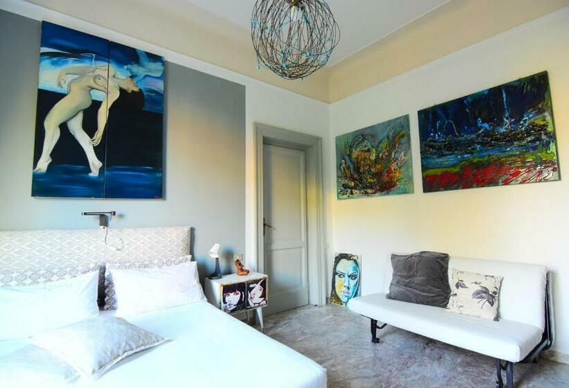 اتاق استاندارد با سرویس بهداشتی مشترک, A Casa Dell'artista Viki