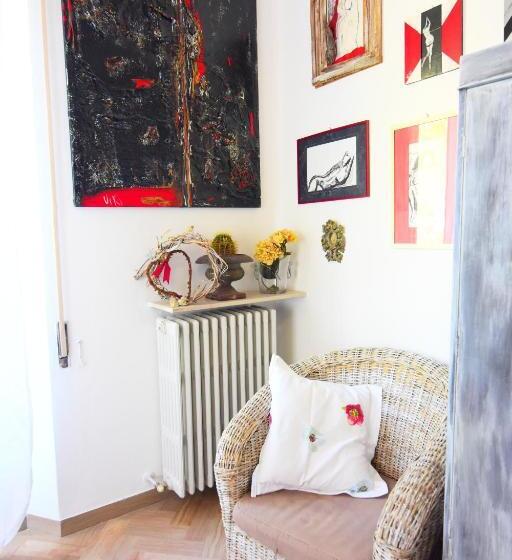 اتاق استاندارد, A Casa Dell'artista Viki