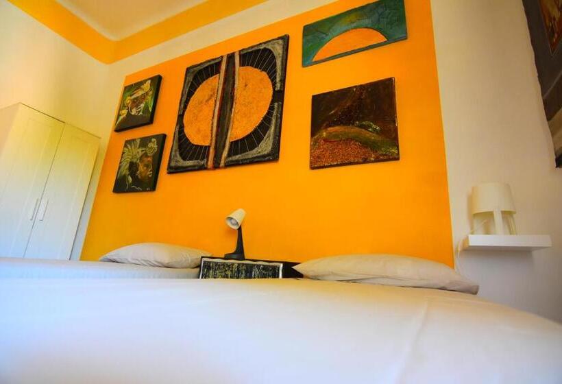 اتاق استاندارد با سرویس بهداشتی مشترک, A Casa Dell'artista Viki
