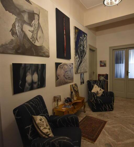 اتاق استاندارد, A Casa Dell'artista Viki