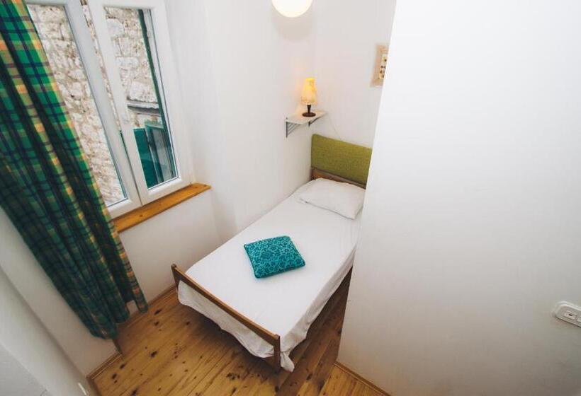 اتاق استاندارد سه نفره, Apartments And Rooms Ille