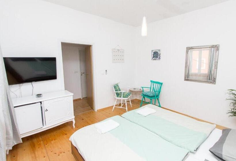 اتاق استاندارد سه نفره, Apartments And Rooms Ille