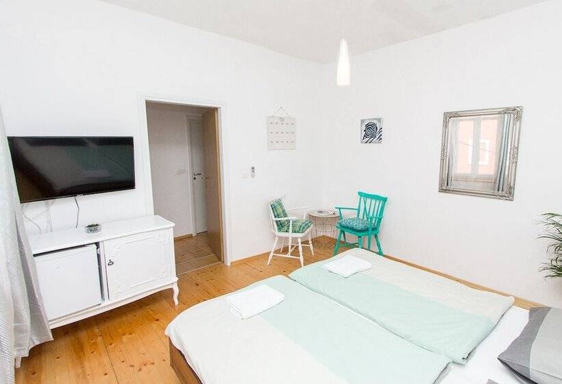 اتاق استاندارد سه نفره, Apartments And Rooms Ille