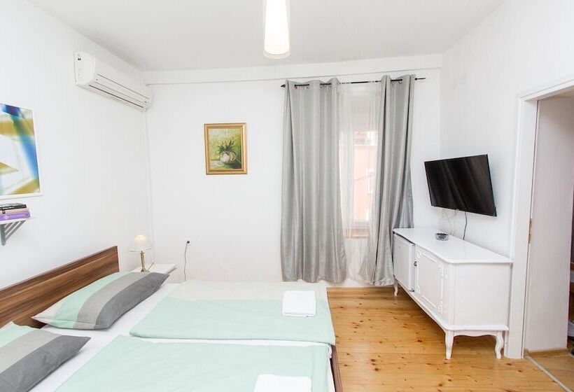 اتاق استاندارد سه نفره, Apartments And Rooms Ille