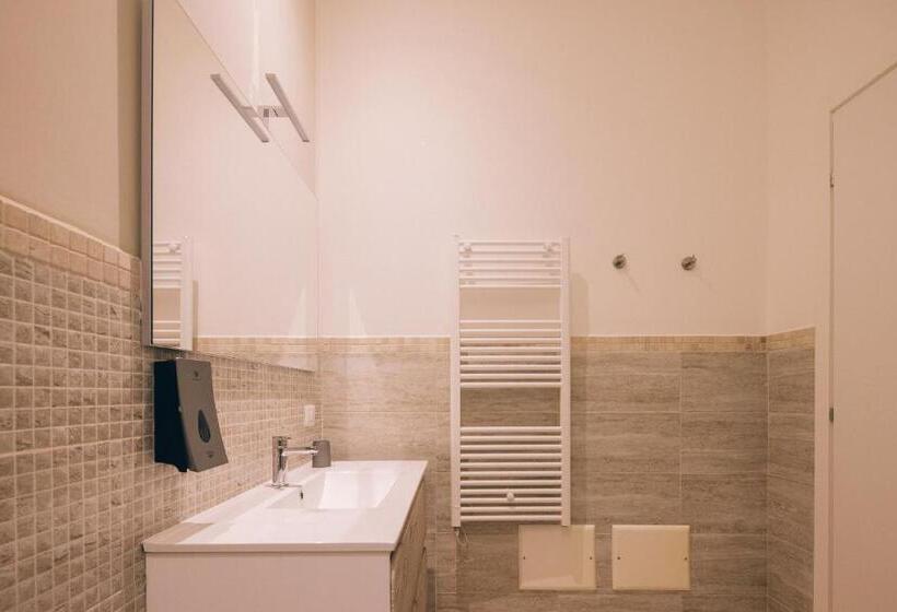 اتاق لوکس چهار تخته, La Promenade Rooms & Suites