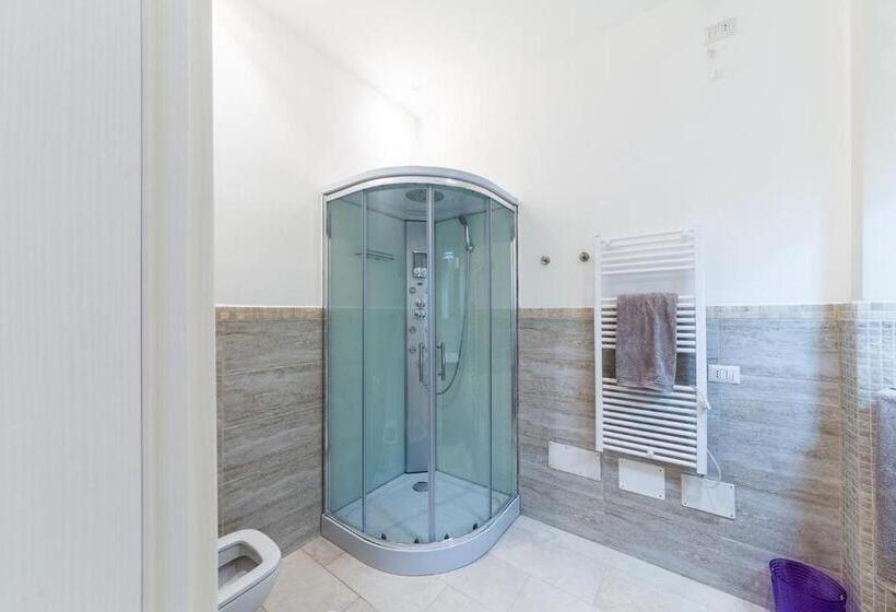 اتاق لوکس چهار تخته, La Promenade Rooms & Suites
