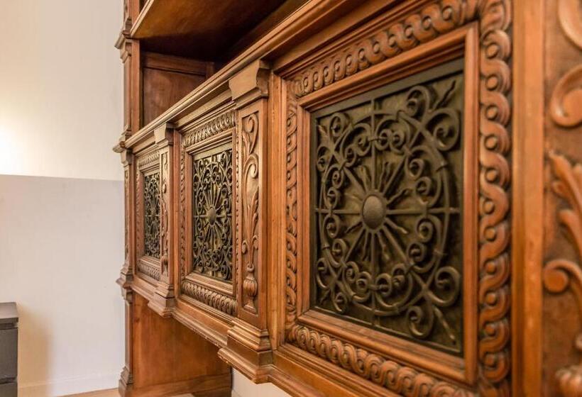 اتاق لوکس با تخت بزرگ, Palazzo Daponte