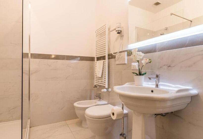 اتاق لوکس با بالکن و چشم‌انداز دریا, Palazzo Daponte