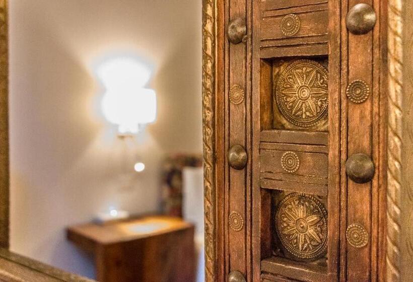 اتاق لوکس با بالکن و چشم‌انداز دریا, Palazzo Daponte