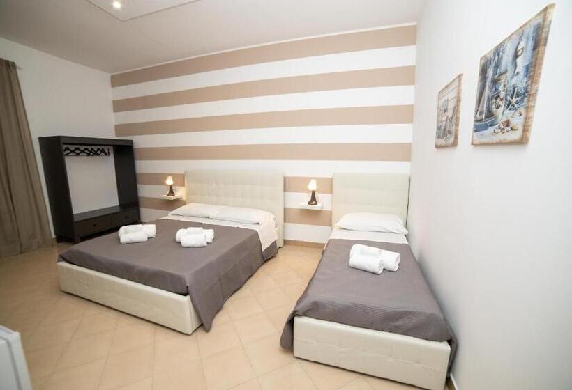 اتاق استاندارد سه تخته با بالکن, B&b Zio Luciano