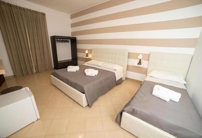 اتاق استاندارد سه تخته با بالکن, B&b Zio Luciano