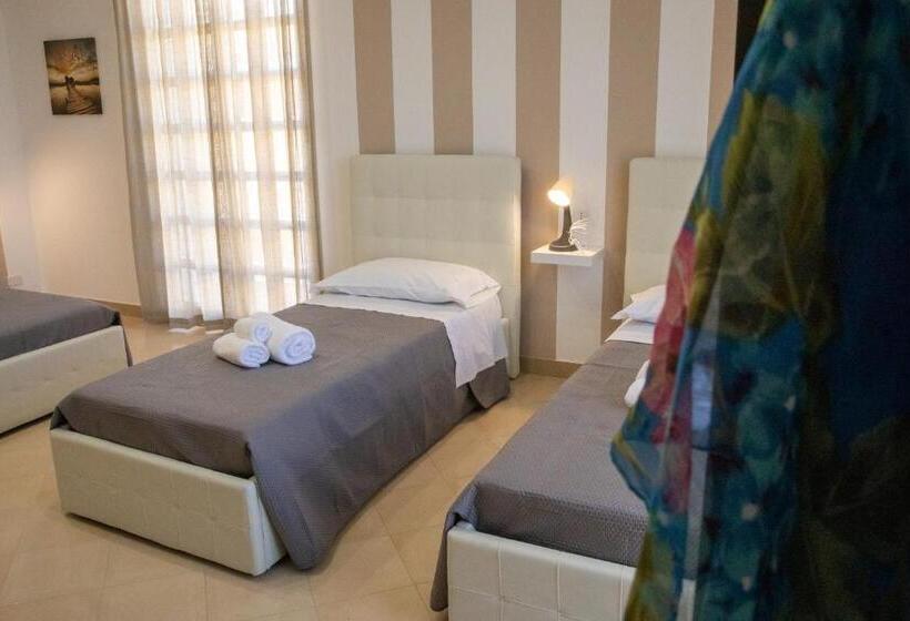 اتاق استاندارد چهارنفره با بالکن, B&b Zio Luciano
