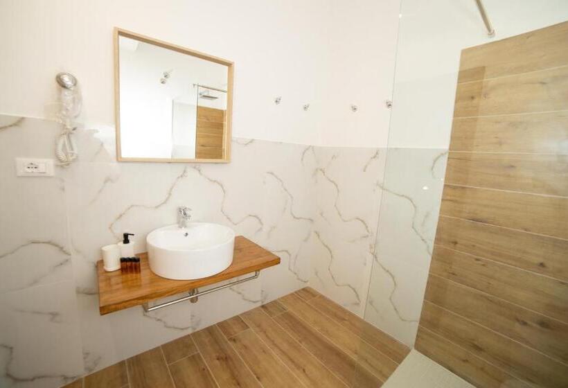 اتاق استاندارد چهارنفره با بالکن, B&b Zio Luciano