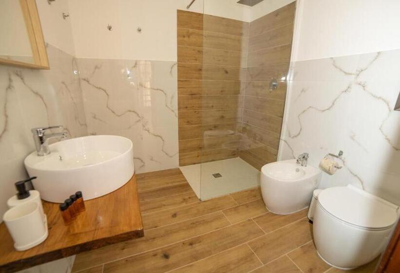 اتاق استاندارد چهارنفره با بالکن, B&b Zio Luciano