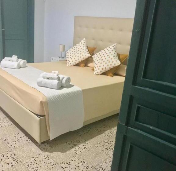 اتاق استاندارد چهار تخته, Landolina Palace