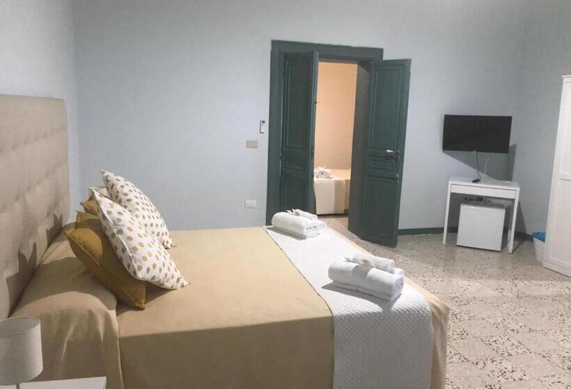 اتاق استاندارد چهار تخته, Landolina Palace