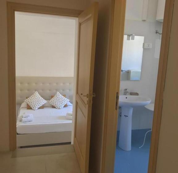 اتاق استاندارد چهار تخته, Landolina Palace