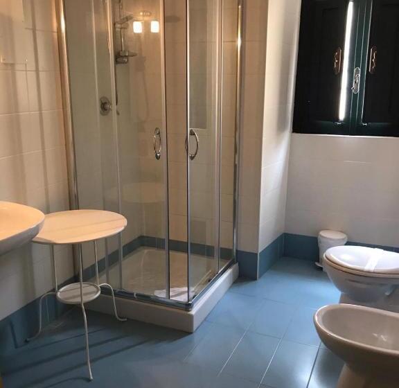 اتاق استاندارد چهار تخته, Landolina Palace