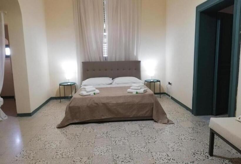 اتاق استاندارد چهار تخته, Landolina Palace
