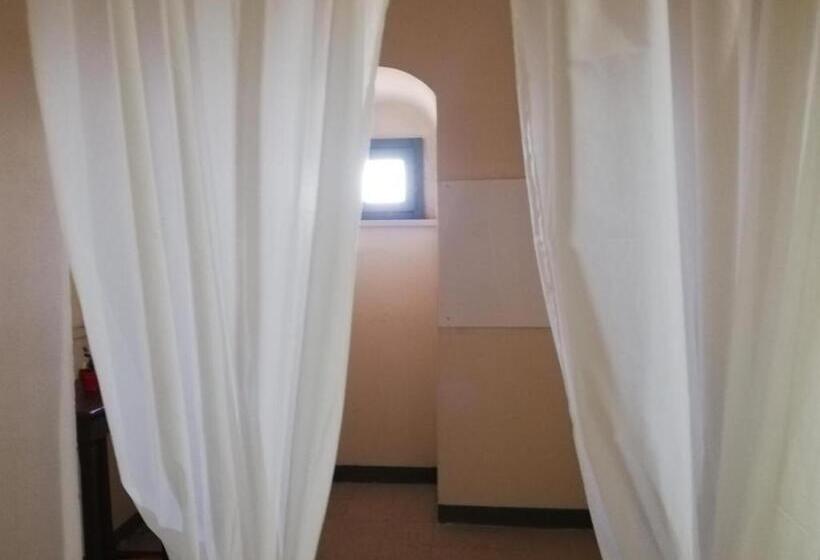 اتاق استاندارد چهار تخته, Landolina Palace