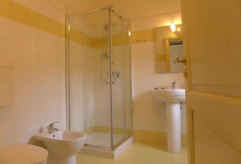 اتاق استاندارد چهار تخته, Landolina Palace