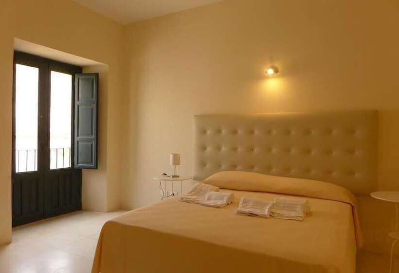 اتاق استاندارد چهار تخته, Landolina Palace