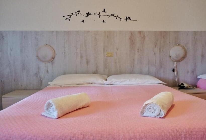 اتاق استاندارد سه نفره, Dolomiti Levico