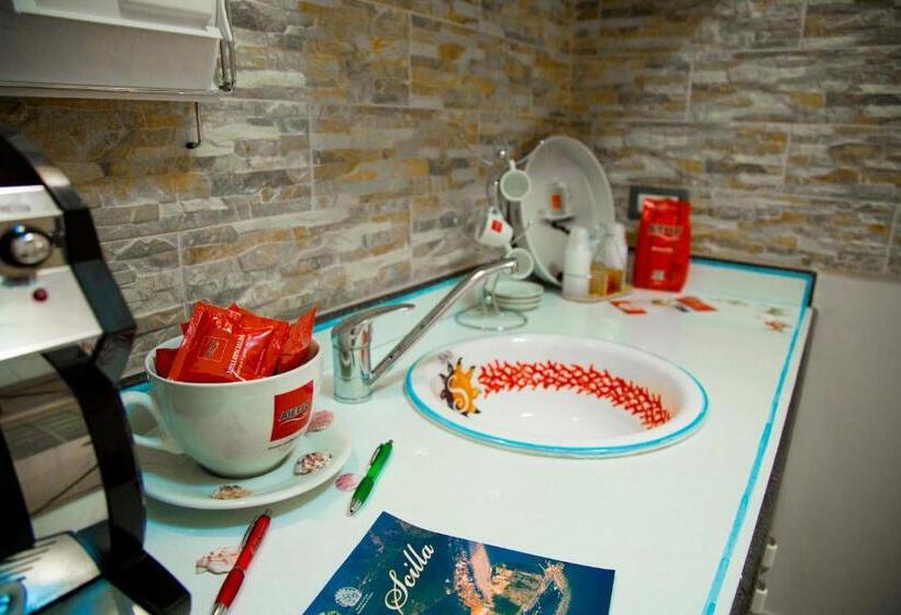 اتاق استاندارد با بالکن و چشم‌انداز دریا, B&b Sunshine