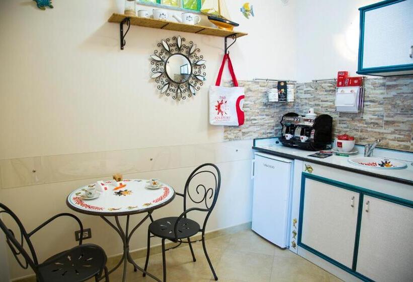 اتاق استاندارد با بالکن و چشم‌انداز دریا, B&b Sunshine