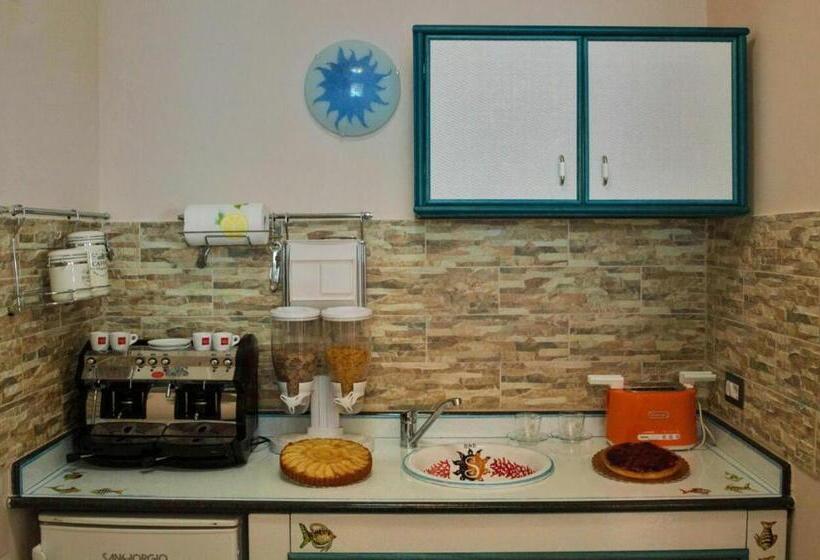 اتاق استاندارد با بالکن و چشم‌انداز دریا, B&b Sunshine