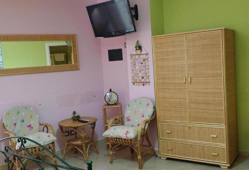 اتاق استاندارد با بالکن و چشم‌انداز دریا, B&b Sunshine